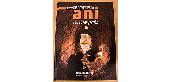 Վետաթ Աքչայէօզիի աշխատութիւնը նոր հորիզոնի մը վրայ